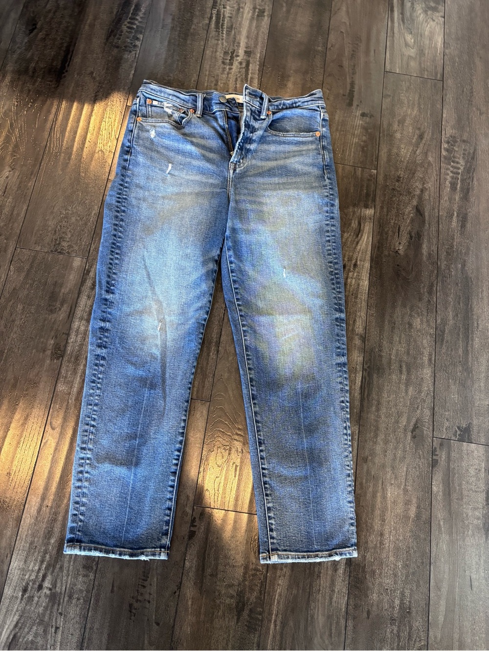 American Eagle AE77 Mom Jeans size 8.